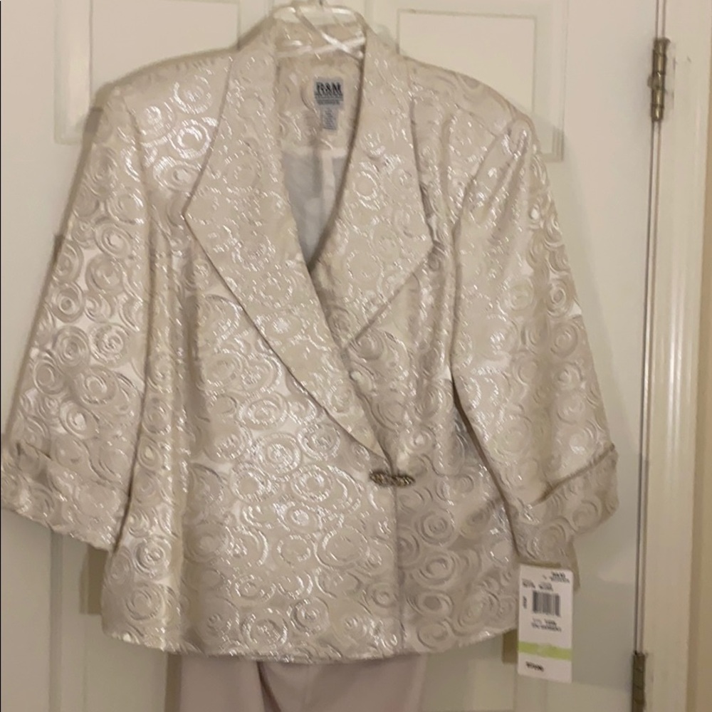 R&M Richards 2 piece pantsuit NWT. Size 18W